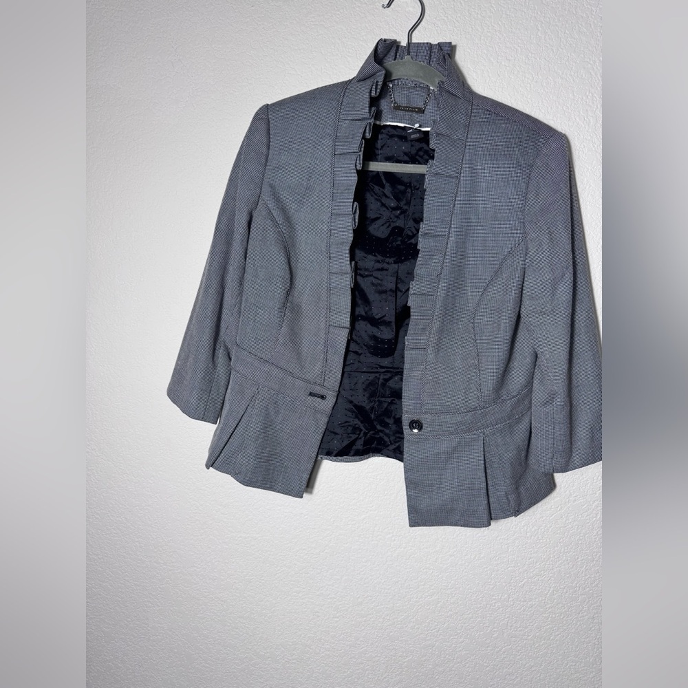 White House Black Market Tweed Black/Gray Ruffled Blazer 3/4 Sleeves Fitted 8 - Picture 2 of 12